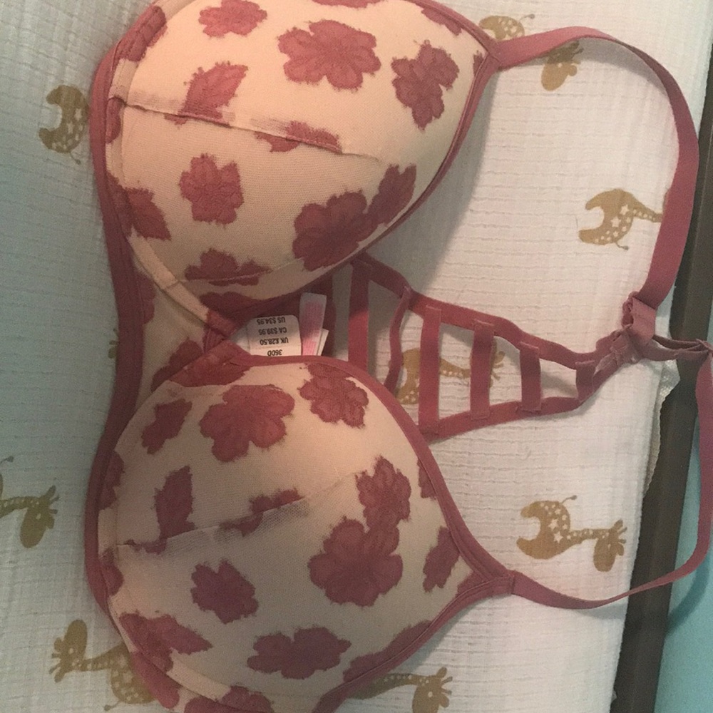 Victoria’s Secret pink lightly lined bra